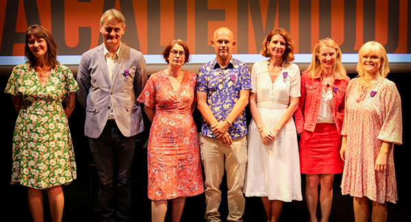 Photo dess 5 chevaliers de l'ordre des Palmes académiques 2025 et des 2 remettantes